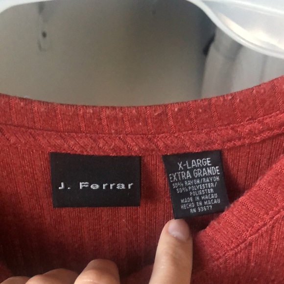 🪷 5/$10 🪷 Used good condition T-shirt - Picture 3 of 3